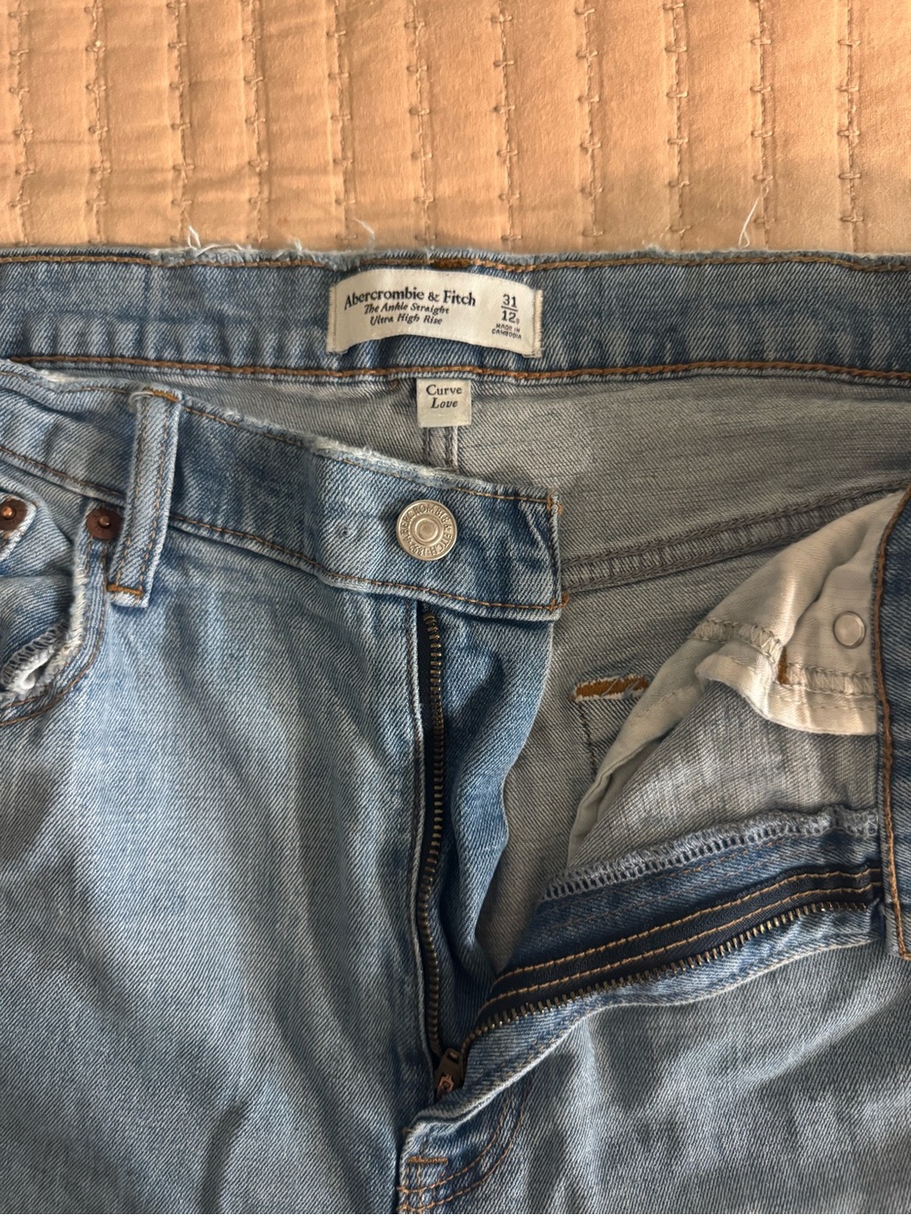 Abercrombie & Fitch Light Blue High-Rise Women’s Jeans - Curve Love